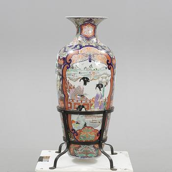 GOLVVAS, porslin, imari, Japan, 1800-tal.