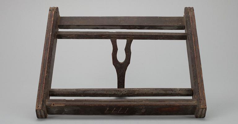 BOKSTÄLL, allmoge, daterad 1777.