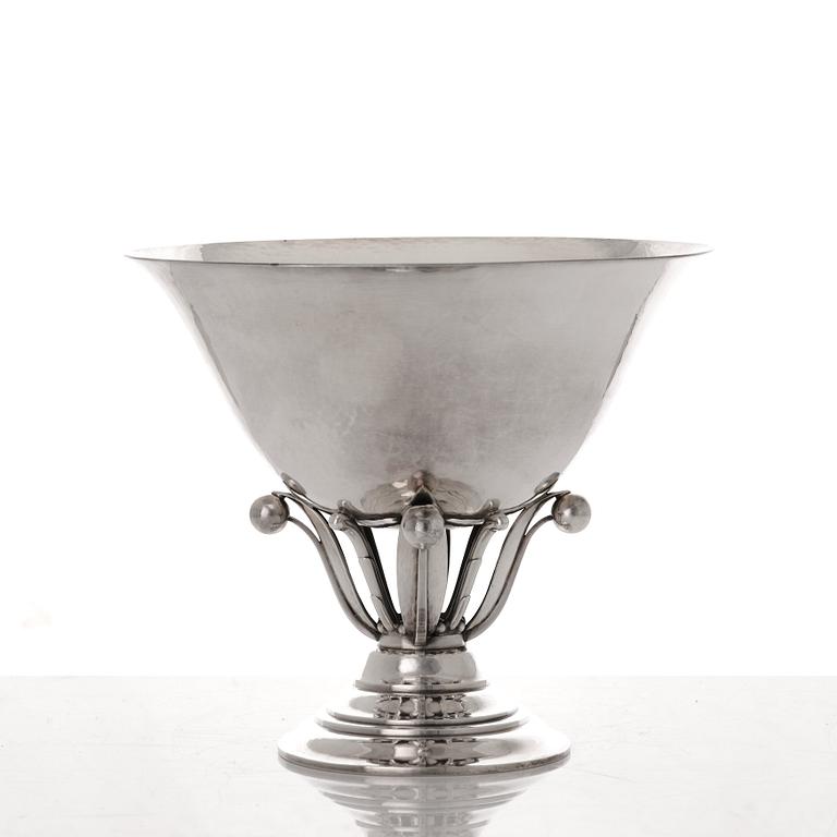 Johan Rohde, skål på fot, Georg Jensen Köpenhamn, 1945-77, sterling silver, designnr 6.