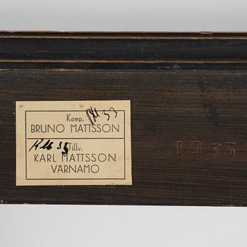 Schatull på benställning av Bruno Mathsson, Firma Karl Mathsson, Värnamo, 1933, samt 1700-tal.