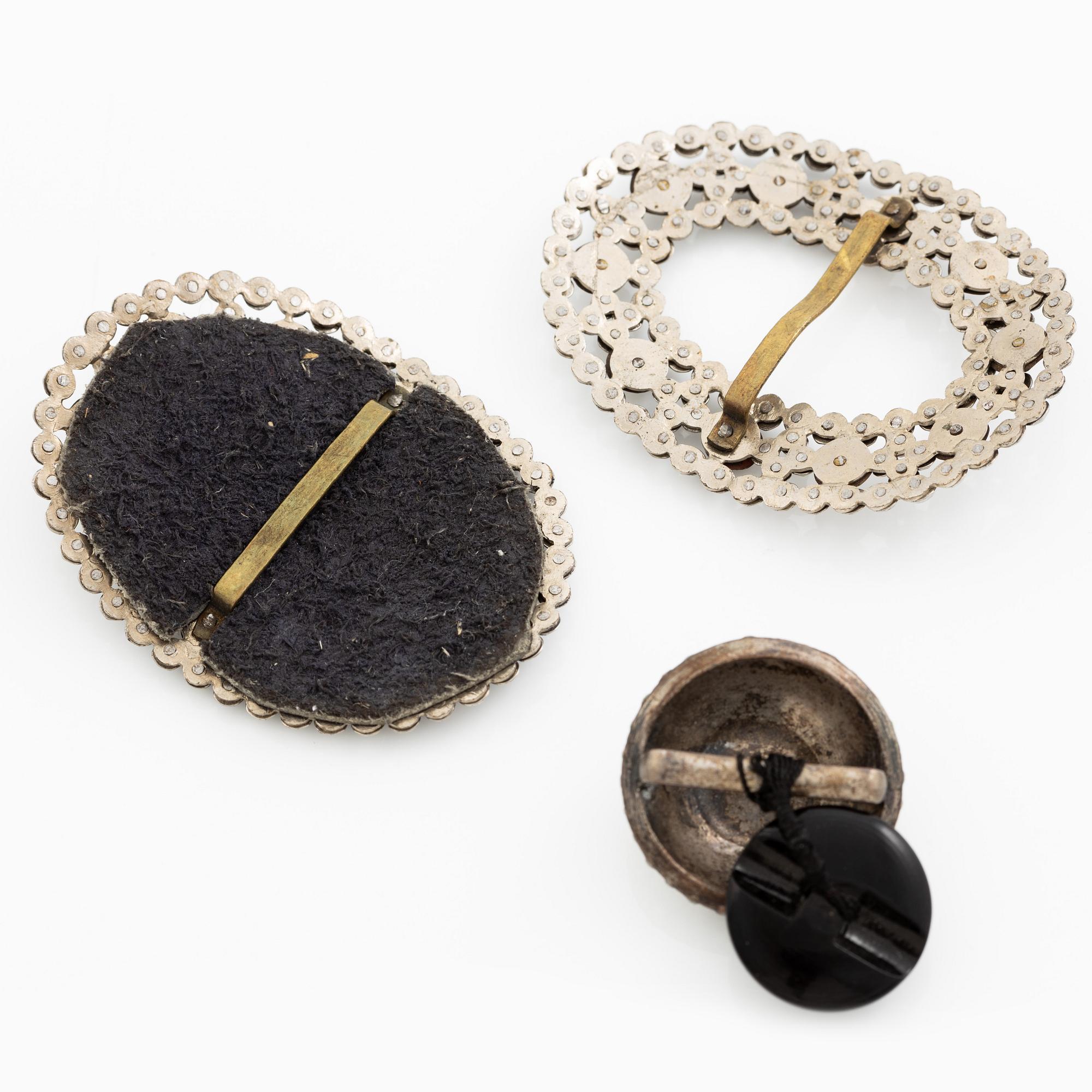 Två skospännen, sannolikt 1800-tal.