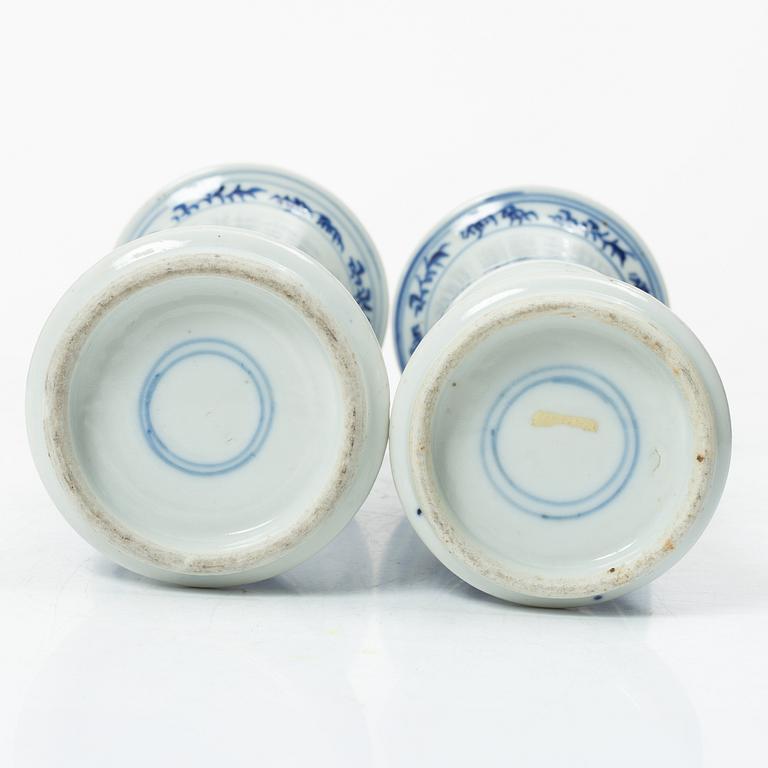 Vaser, ett par, porslin, Kina, tidigt 1900-tal.