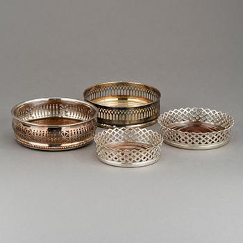 COASTERS, 4 st, nysilver, bl.a. Barker Ellis, England, tidigt 1900-tal.