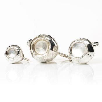 A silver coffee pot, cream jug and sugar bowl, Swedish import mark of CG Hallberg, Stockholm 1927.