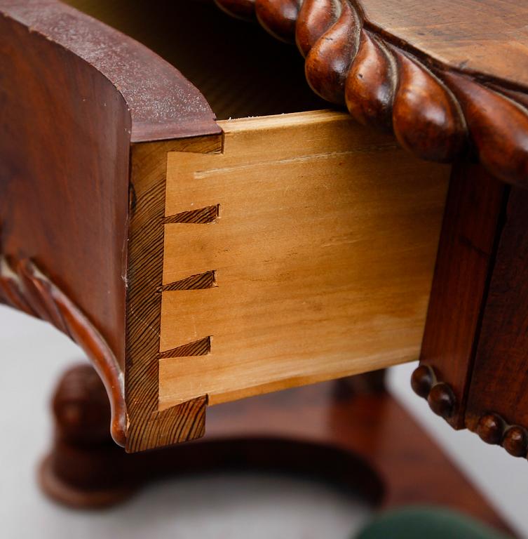 DAMSKRIVBORD, senempire, 1800-talets mitt.