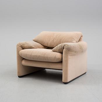 A 1970s Vico Magistretti "Maralunga" armchair from Cassina.
