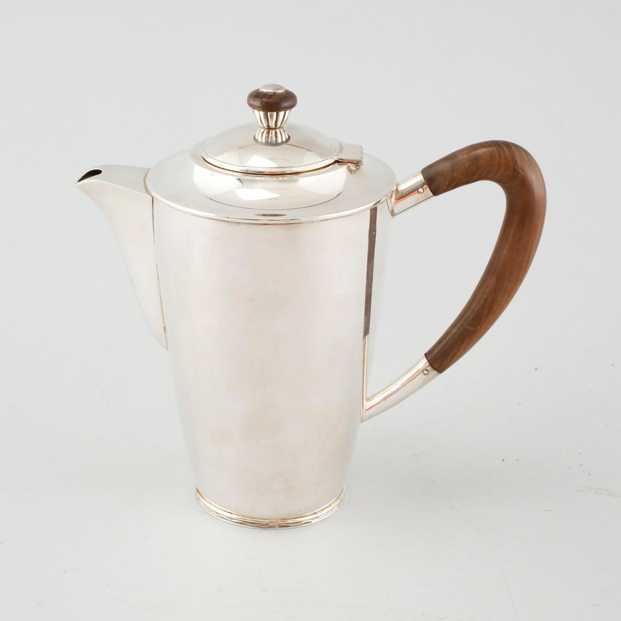 A swedish silver jug by Nordisk Silverkonst, Helsingborg, 1948, weight 366 g.