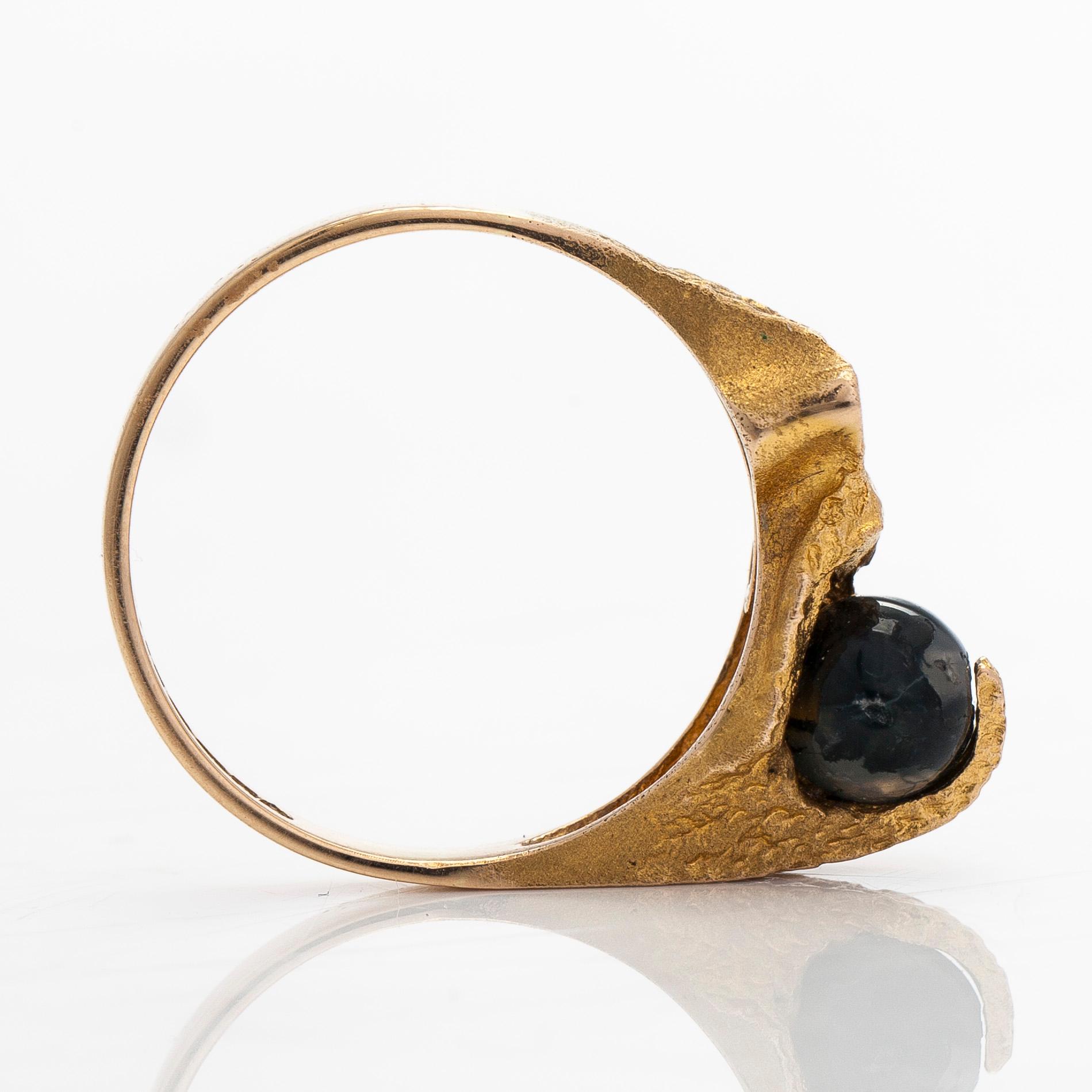 Björn Weckström, ring, "Gömd agat", 14K guld och mossagat. Lapponia 1975.