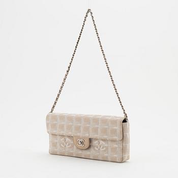 Chanel, väska, "East West flap bag". 2000-2002.
