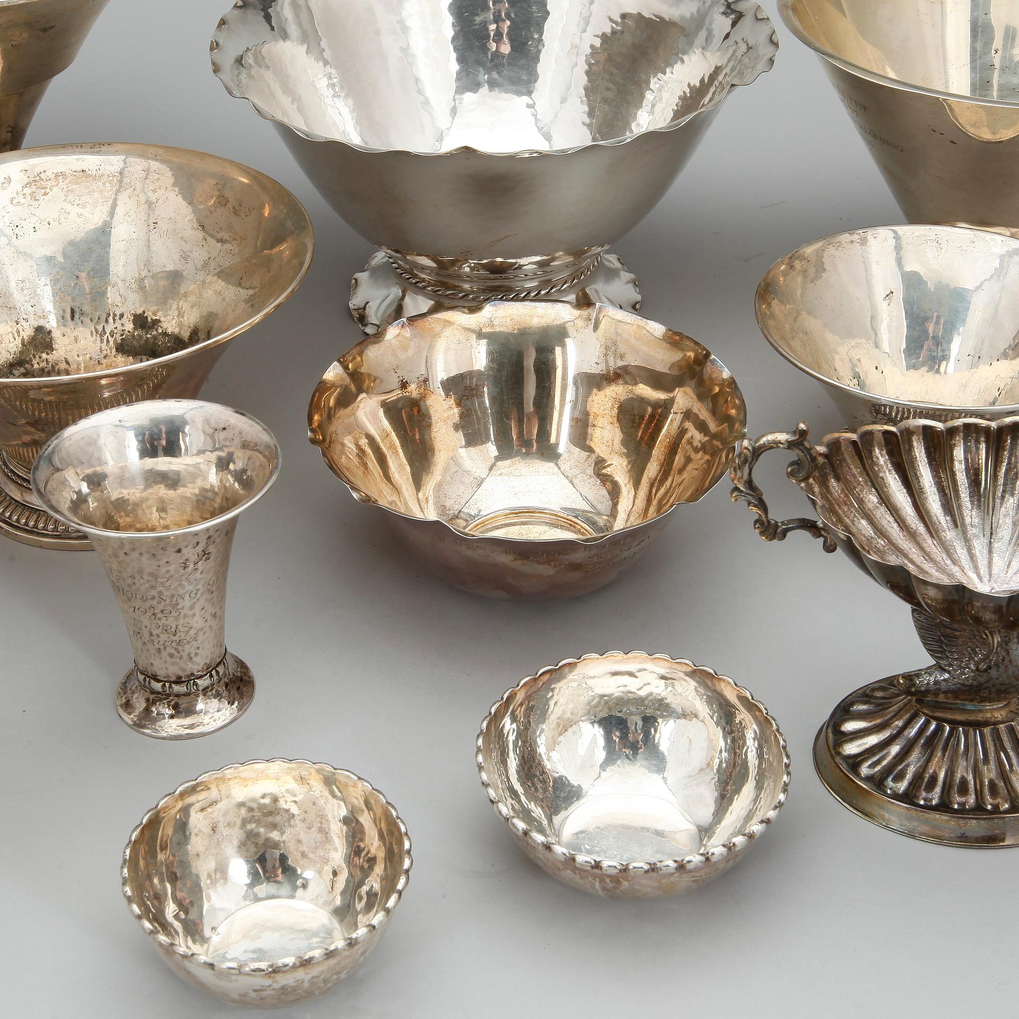 PARTI SKÅLAR OCH BÄGARE, 13 delar, silver, bland annat CG Hallberg, Stockholm, 1933. Vikt ca 1737g.