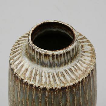 GOLVVAS, stengods, "Rubus", Gunnar Nylund, Rörstrand, 1900-talets andra hälft.