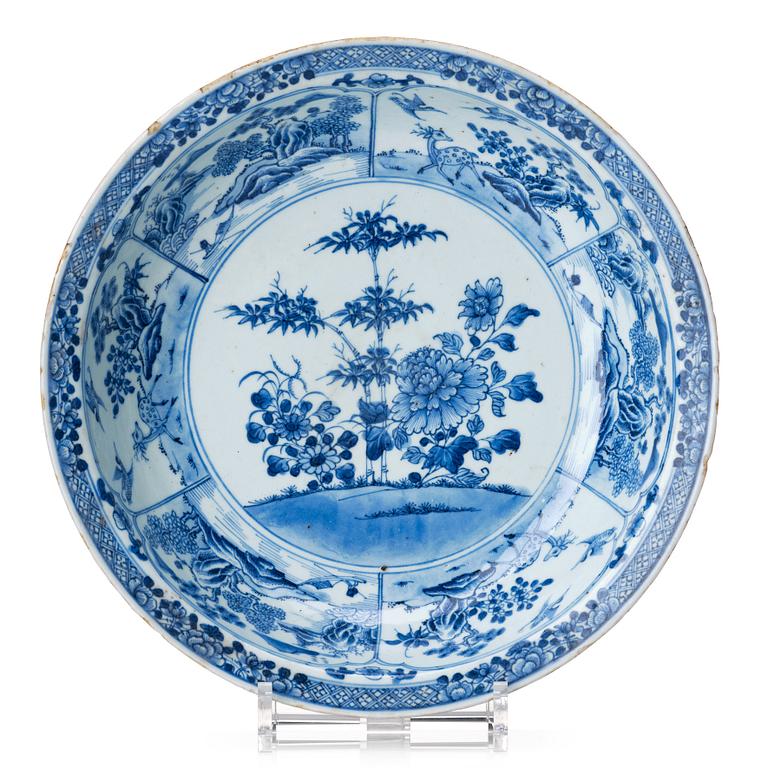 A blue and white dish, Qing dynasty, Qianlong (1736-95).