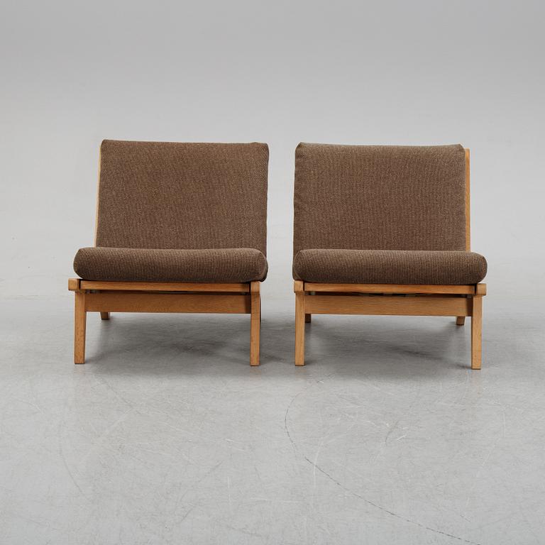 Hans J Wegner, a pair of oak easy chairs model 'GE-370', Getama, Denmark, second half of the 20th century.