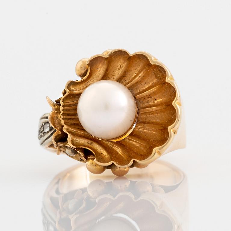 18K gold, pearl and rose cut diamond shell ring.