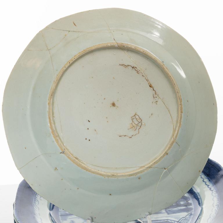 Tallrikar, 16 stycken, kompaniporslin, Kina, Qingdynastin, 1800-tal.