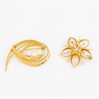 Two gold brooches with pearls.