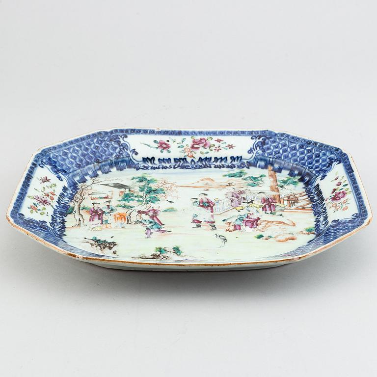 Serveringsfat, kompaniporslin. Qingdynastin, Qianlong (1736-95).