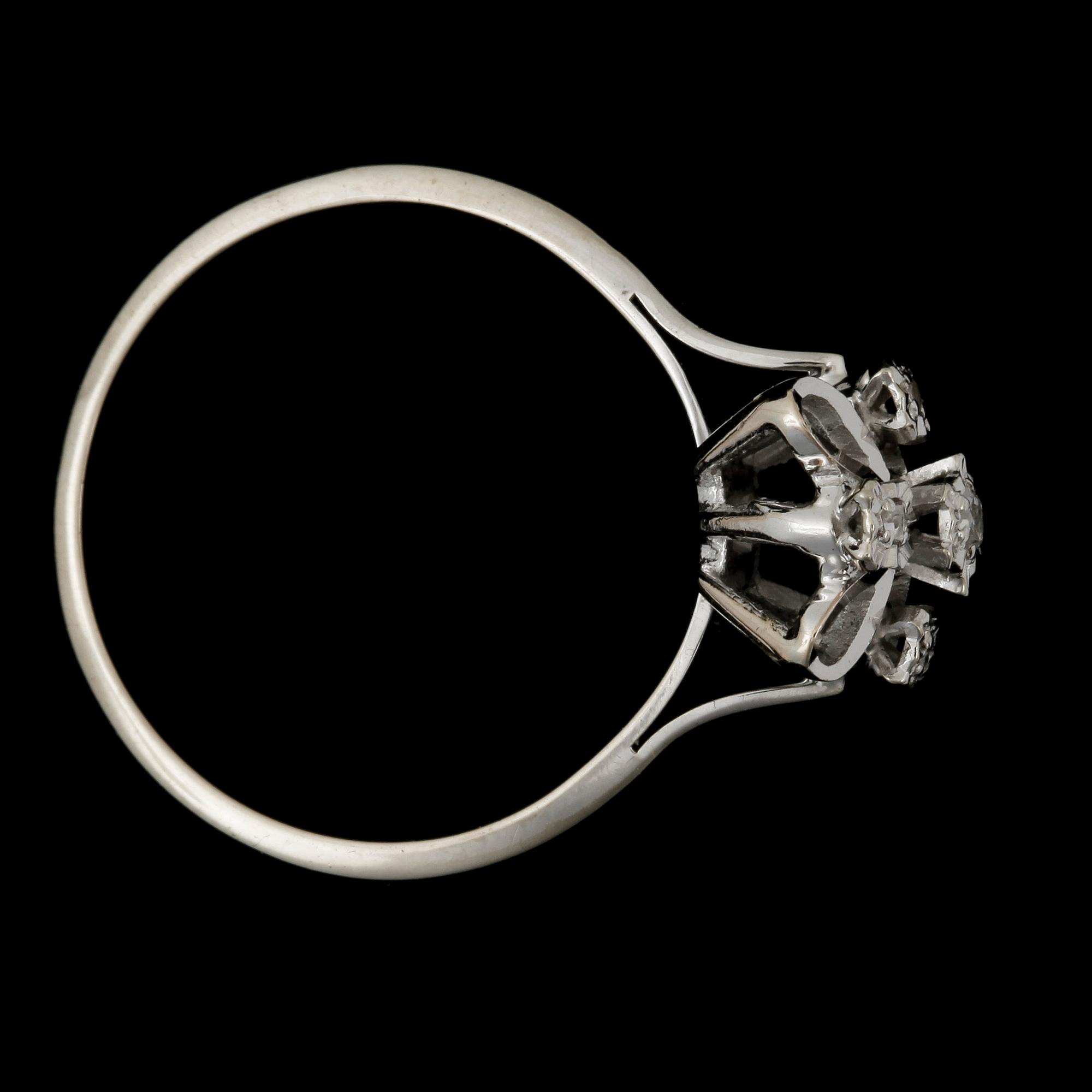 RING, 18k vitguld samt briljantslipade diamanter tot 0.25ct enligt gravyr. Vikt ca 3 gram.