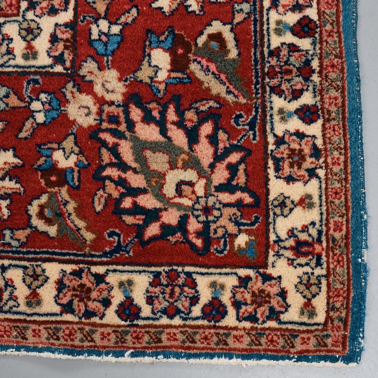 MATTO, a semi-antique Tabriz, ca 359,5 x  259 cm.
