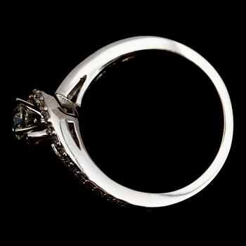 RING, 14 k vitguld, briljantslipade diamanter, total ca 1.0 ct.