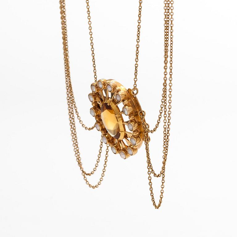 An 18K gold necklace, clasp with a citrine and pearls, Swedish hallmarks 1920.