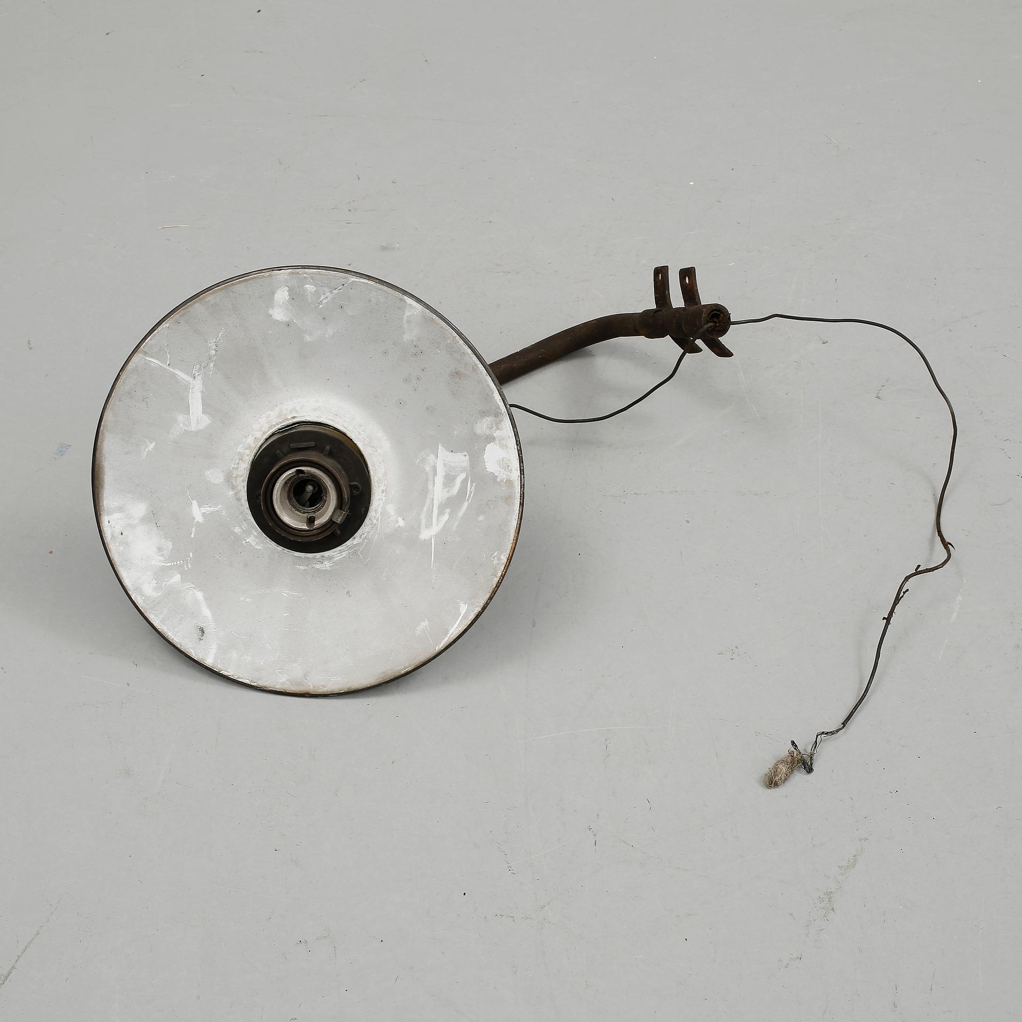 VÄGGLAMPA, för utomhusbruk. 1900-talets första hälft.