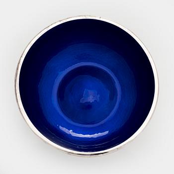 A. Tillander, skål, sterlingsilver och emalj. Helsingfors 2005.