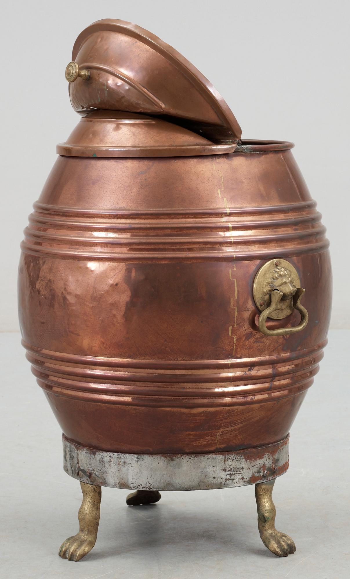 VATTENTUNNA MED LOCK, märkt Molin Norrtälje, sent 1800-tal.