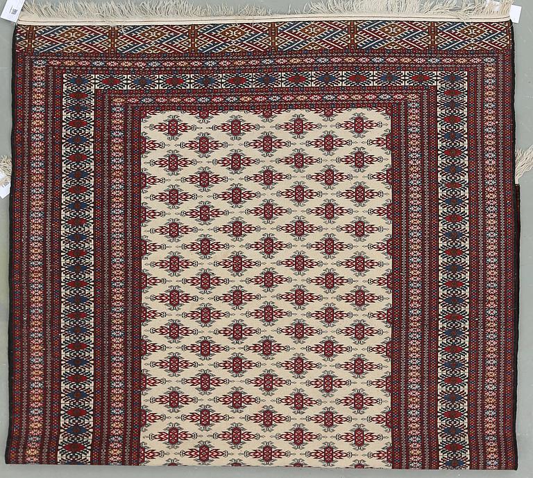 MATTA, semiantik Turkmen/Tekke. Ca 200x132 cm.