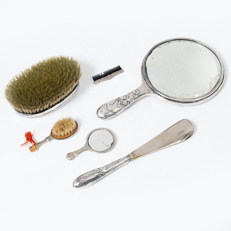 Toiletteset, delvis silver. Kina, tidigt 1900-tal.