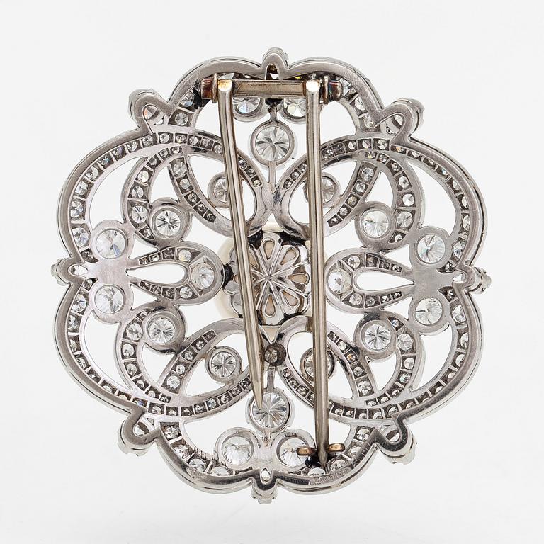 A.Tillander, brosch, platina, briljantslipade dimanter tot ca 2.11 ct och odlad pärla.