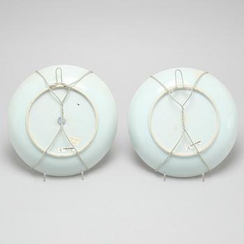 A pair of chinese porcelian plates from the 18th century.