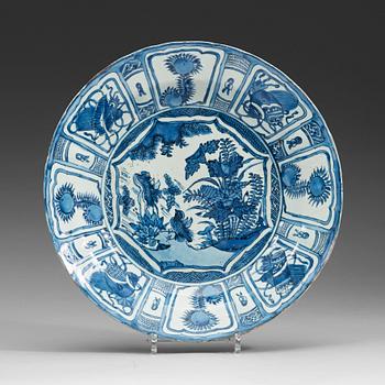334. A kraak blue and white charger, Ming dynasty, Wanli (1573-1619).