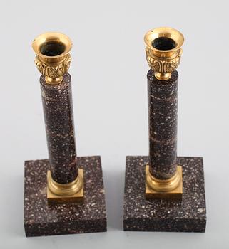 LJUSSTAKAR, 1 par, porfyr, gustaviansk stil, 1900-tal.