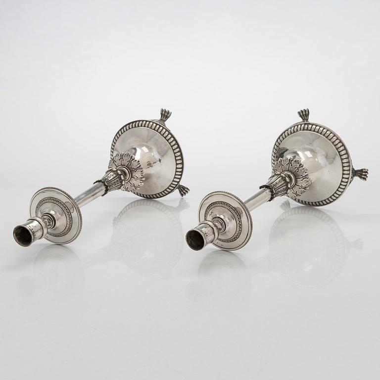 Pehr och Adolf Zethelius, kandelabrar, ett par, silver, Stockholm 1797 och 1824. Empire.