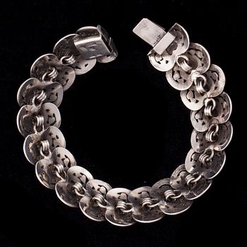 ARMBAND, 813 silver. Helsingfors. Vikt ca 34 g.