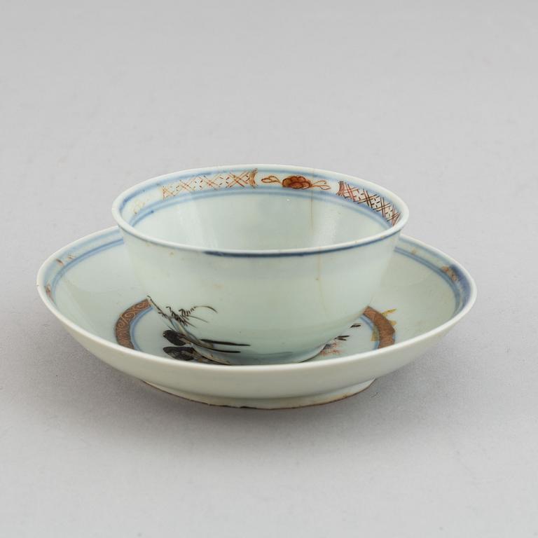 A ship wreck tea cup with stand, Qing dynasty, 18th Century.