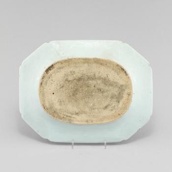 STEKFAT, porslin, Kina, omkring år 1800.