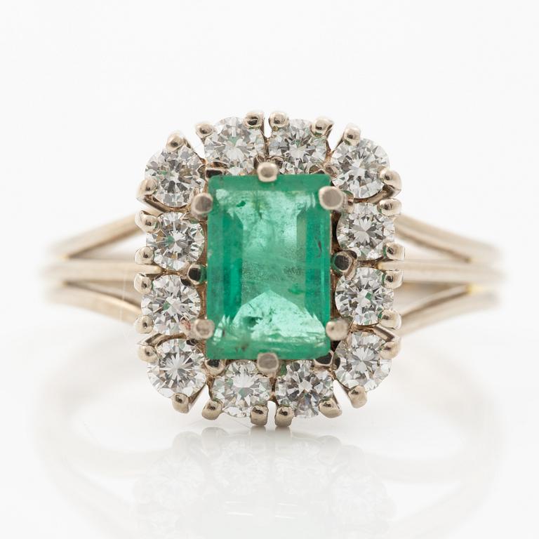 Ring, 18K white gold with an emerald and brilliant-cut diamonds.