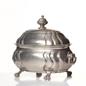 A Rococo pewter tureen by O Artedius 1776.