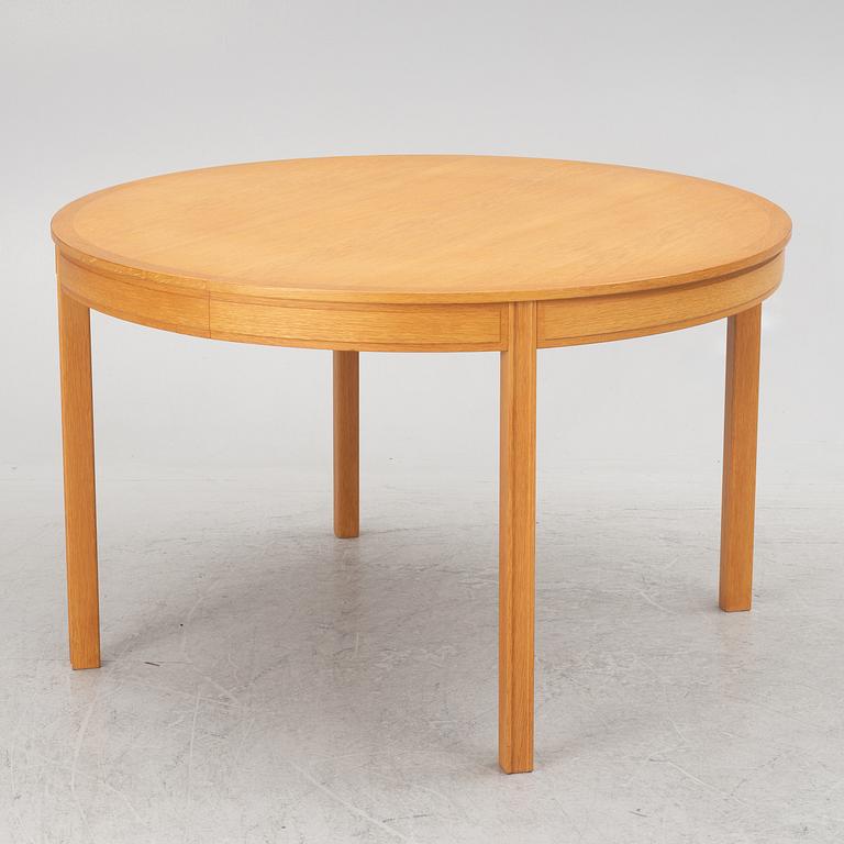 Bertil Fridhagen, a dining table with four chairs, Bodafors, second half of the 20th Century.