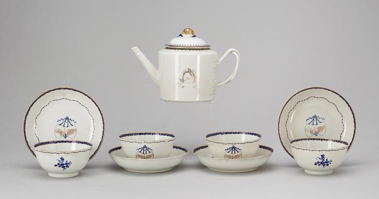 A tea pot and four cups and stand, Qing Dynasty, Jiaqing (1796-1820).