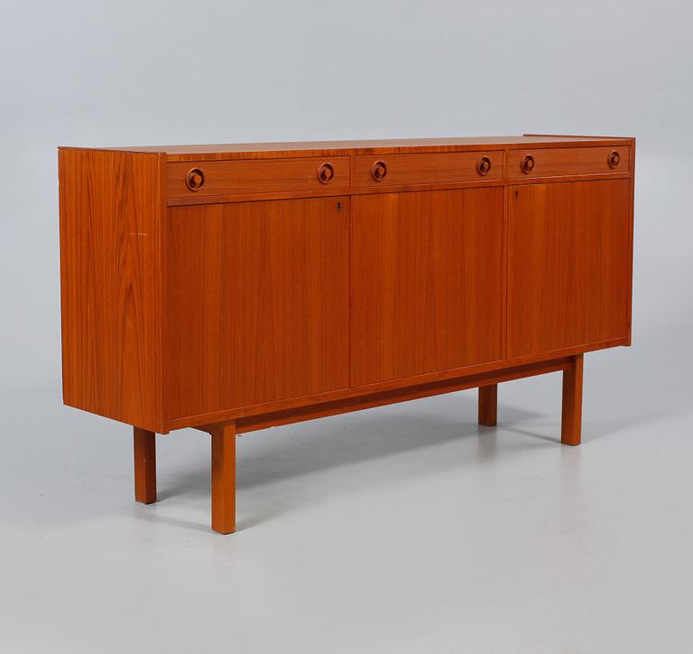 SIDEBOARD, 1900-talets tredje kvartal.