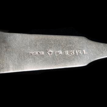 BESTICK, 80 st, silver, "Musslan-serien", diverse finska stämplar, 1920-70-tal. Tot vikt utan knivar 1629 g.