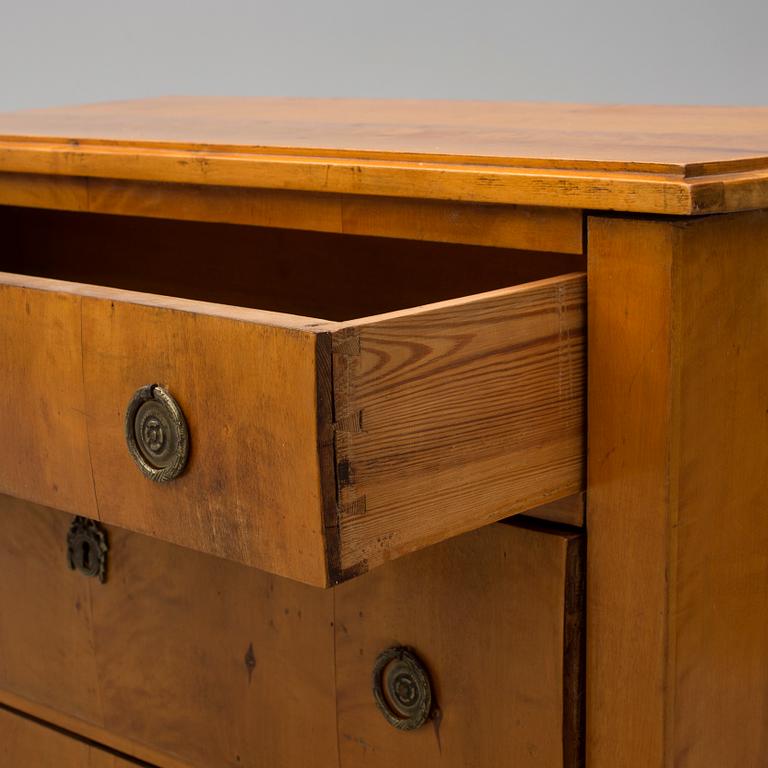 CHEST OF DRAWERS, 19th century.