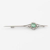 Brooch, 18K white gold with emerald and diamonds.