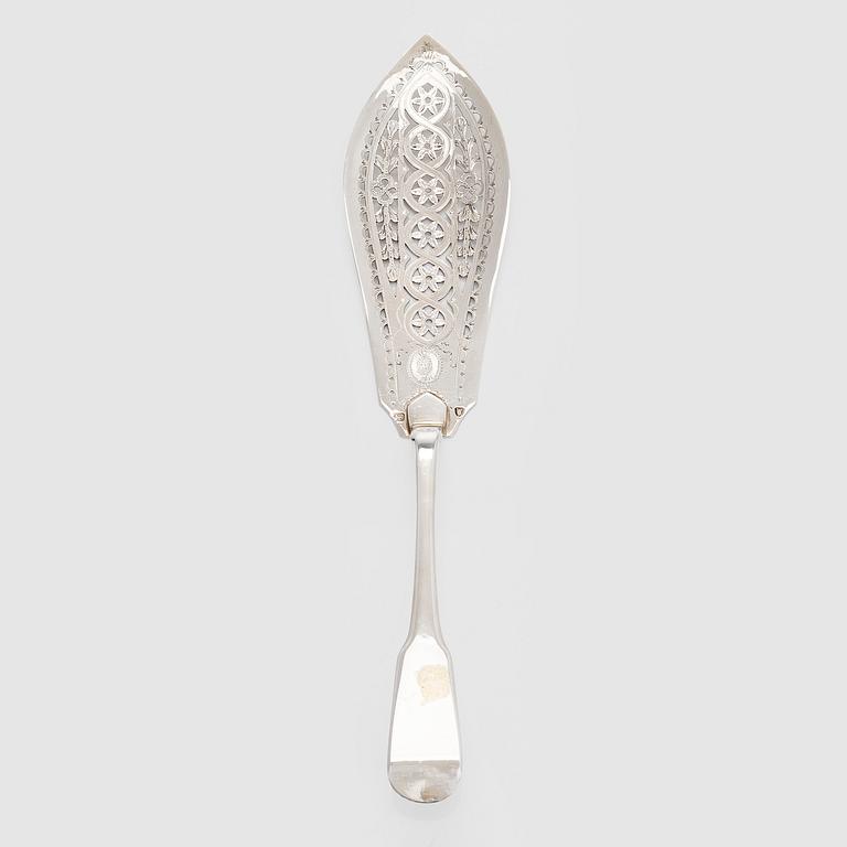 A sterling silver fish slice, Thomas Dicks, London England 1817.