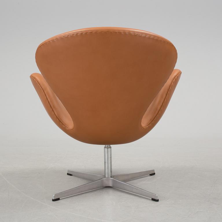 ARNE JACOBSEN, fåtölj, "Svanen", Fritz Hansen, Danmark, 1900-talets andra hälft.