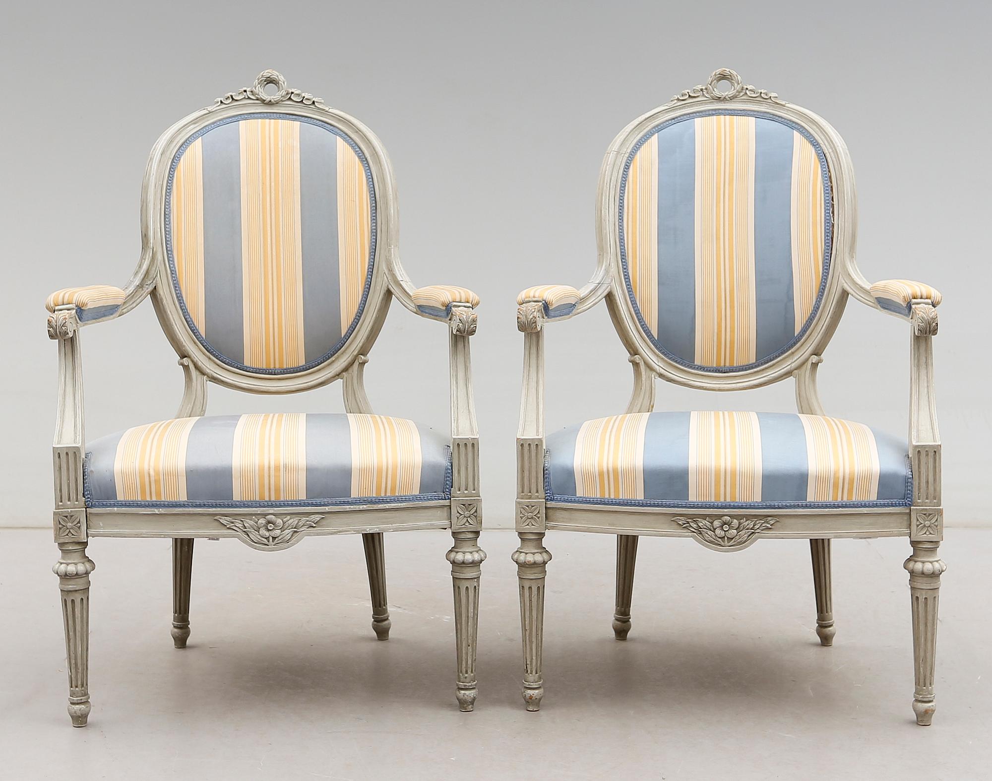 KARMSTOLAR, 1 par, gustaviansk stil, 1900-talets andra hälft.