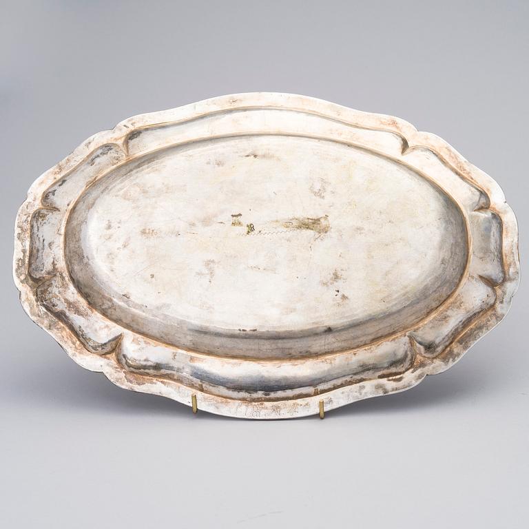 TARJOTIN, hopeaa, leimattu HGM, Augsburg 1781-1783. Paino 757 g.